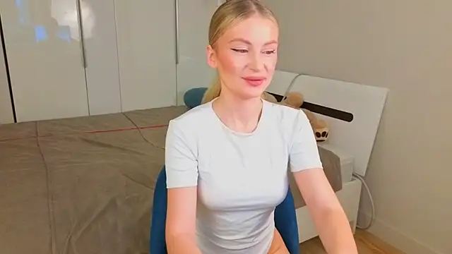 Snapshot of AnitaLamb chatting on November 14, 4:44 am AnitaLamb online show from November 14, 4:44 am