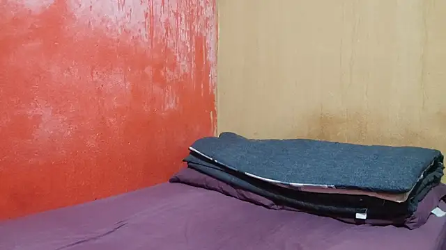 Snapshot of LuisA_Femm chatting on December 18, 5:35 am LuisA Femm online show from December 18, 5:35 am