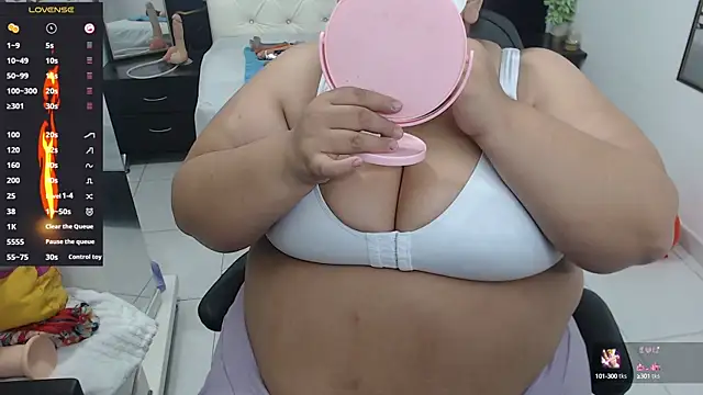 Snapshot of Aaliyah11 chatting on March 6, 2:41 am Aaliyah11 online show from March 6, 2:41 am