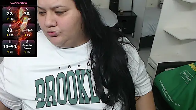 Snapshot of Aaliyah11 chatting on October 15, 2:01 am Aaliyah11 online show from October 15, 2:01 am