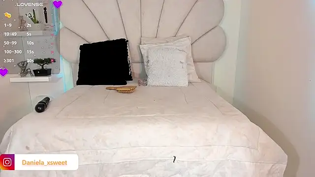 Danielaangelina online show from October 11, 6:23 am