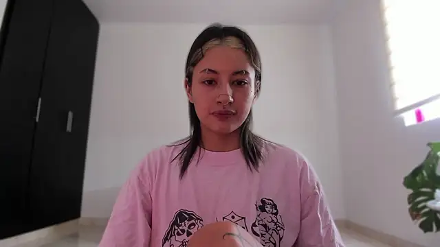 ggor4w33 online show from March 19, 4:44 pm