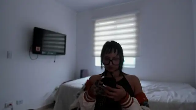 ggor4w33 online show from March 28, 1:00 pm