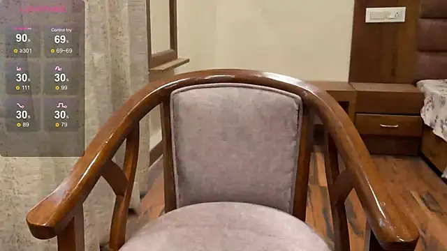 Snapshot of Alisaa-1 chatting on February 23, 11:44 am Alisaa-1 online show from February 23, 11:44 am