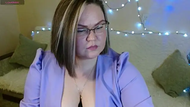 Snapshot of Vivien__wet chatting on February 3, 3:27 pm Vivien  wet online show from February 3, 3:27 pm