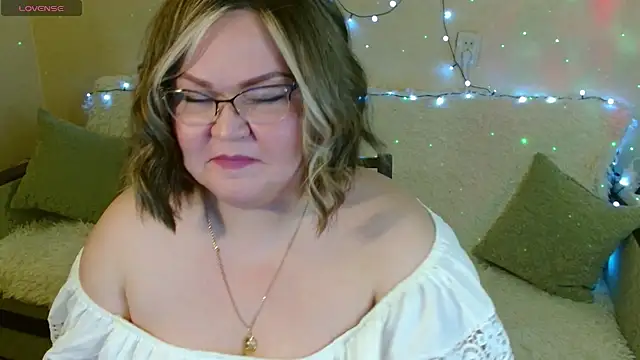 Snapshot of Vivien__wet chatting on February 5, 8:57 pm Vivien  wet online show from February 5, 8:57 pm