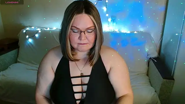 Snapshot of Vivien__wet chatting on March 2, 8:29 pm Vivien  wet online show from March 2, 8:29 pm