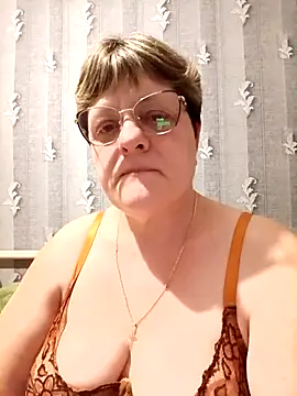 ElzaJewel online show from April 4, 9:01 pm