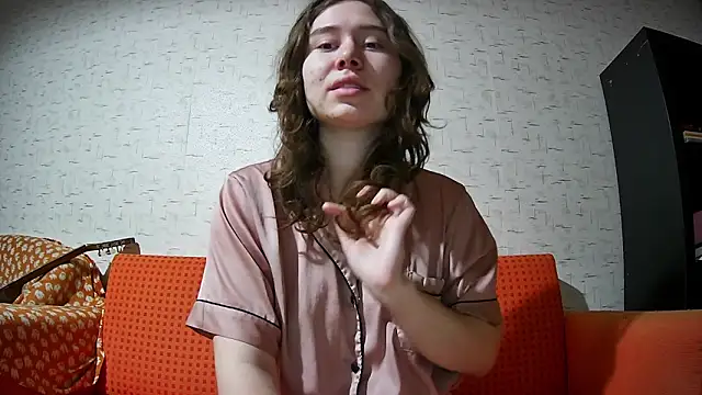 girliemilk online show from January 14, 4:18 am