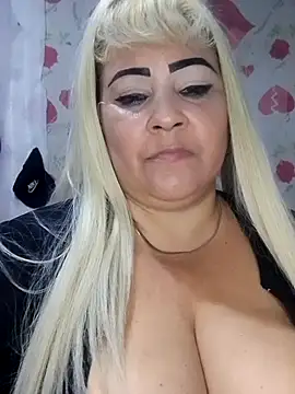 Snapshot of BonniAdams chatting on November 22, 1:37 am BonniAdams online show from November 22, 1:37 am