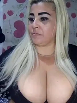 Snapshot of BonniAdams chatting on December 5, 3:26 am BonniAdams online show from December 5, 3:26 am