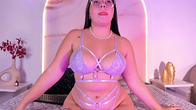 Snapshot of Sofii_Lopezz chatting on February 5, 11:44 am Sofii Lopezz online show from February 5, 11:44 am