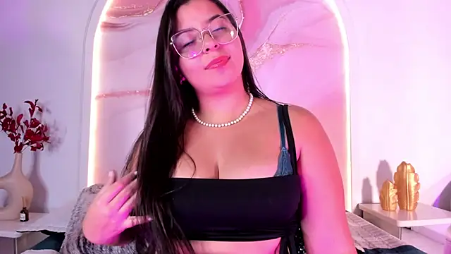 Snapshot of Sofii_Lopezz chatting on February 8, 5:50 pm Sofii Lopezz online show from February 8, 5:50 pm