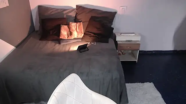 Snapshot of LeaBigboobs chatting on February 14, 1:08 pm LeaBigboobs online show from February 14, 1:08 pm