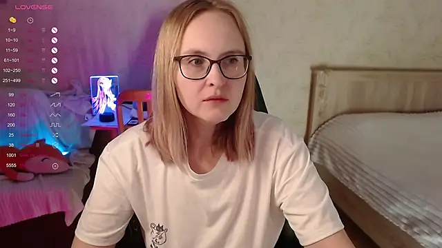 Snapshot of Agatha_Mott chatting on November 10, 2:10 am Agatha Mott online show from November 10, 2:10 am