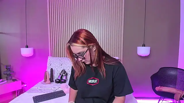 Snapshot of JessyCream chatting on October 17, 8:00 pm JessyCream online show from October 17, 8:00 pm