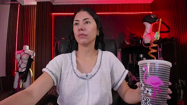 Snapshot of XiaQueen chatting on November 19, 11:32 am XiaQueen online show from November 19, 11:32 am