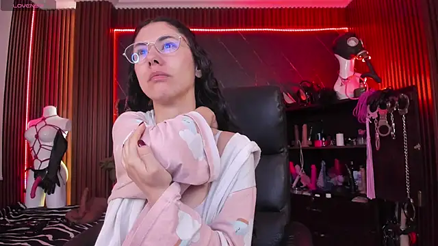 Snapshot of XiaQueen chatting on December 15, 11:58 am XiaQueen online show from December 15, 11:58 am