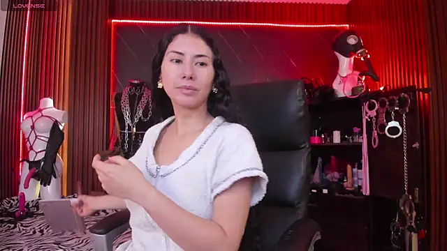 Snapshot of XiaQueen chatting on December 17, 1:17 pm XiaQueen online show from December 17, 1:17 pm