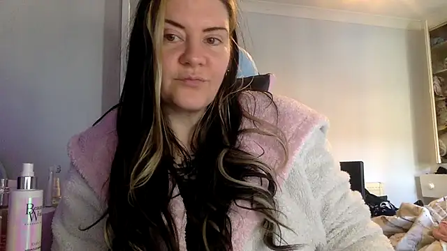 AureliaXOX online show from February 5, 10:30 am