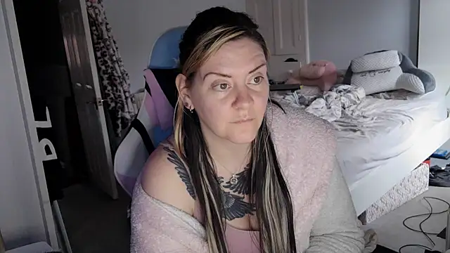 AureliaXOX online show from February 23, 3:08 pm