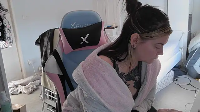 AureliaXOX online show from March 2, 3:48 pm