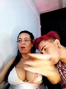 Snapshot of thefuckingowneroftits chatting on February 14, 11:10 am thefuckingowneroftits online show from February 14, 11:10 am