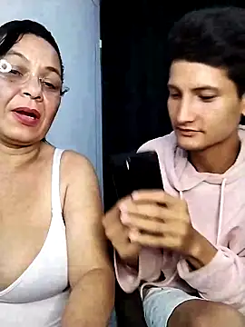 Snapshot of thefuckingowneroftits chatting on February 14, 11:20 pm thefuckingowneroftits online show from February 14, 11:20 pm