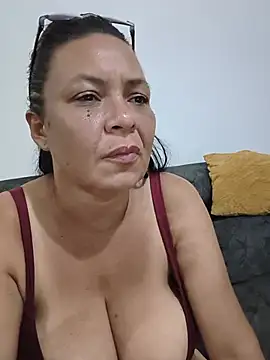 Snapshot of thefuckingowneroftits chatting on July 14, 2:05 am thefuckingowneroftits online show from July 14, 2:05 am
