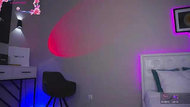 Snapshot of LeaCox_ chatting on November 7, 8:03 am LeaCox online show from November 7, 8:03 am