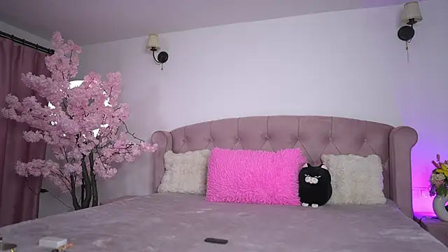 emma goodess  online show from February 3, 10:48 pm