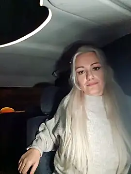 Snapshot of TessaWayne chatting on December 13, 8:47 pm TessaWayne online show from December 13, 8:47 pm