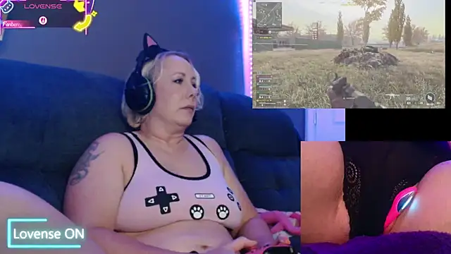 Trixiekittycutie online show from September 28, 1:22 am