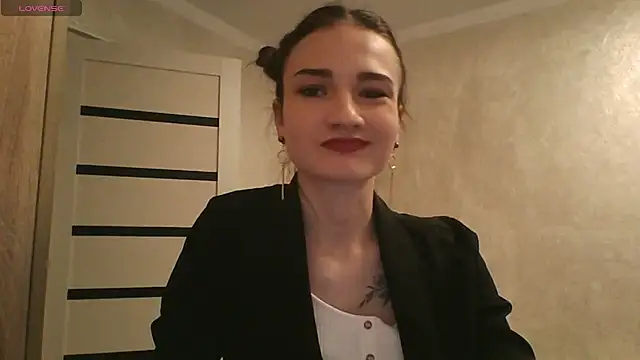 Snapshot of RoyalDessertt chatting on March 6, 9:47 am RoyalDessertt online show from March 6, 9:47 am