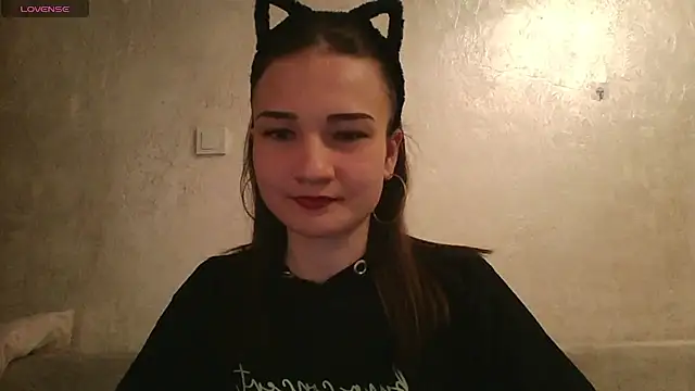 Snapshot of RoyalDessertt chatting on March 13, 10:36 am RoyalDessertt online show from March 13, 10:36 am