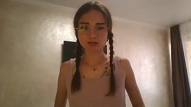 Snapshot of RoyalDessertt chatting on October 13, 6:24 am RoyalDessertt online show from October 13, 6:24 am