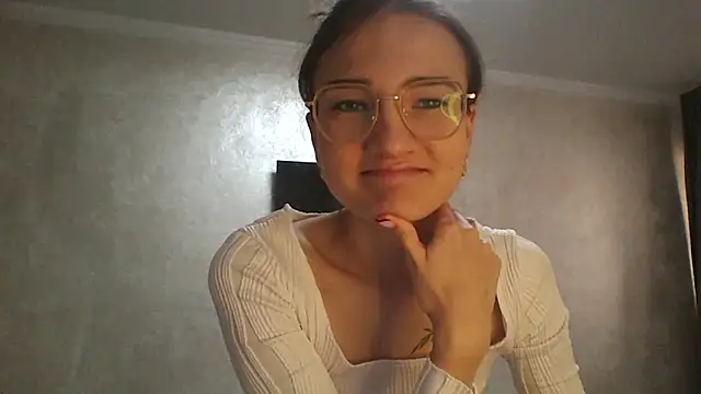 Snapshot of RoyalDessertt chatting on October 20, 5:30 am RoyalDessertt online show from October 20, 5:30 am