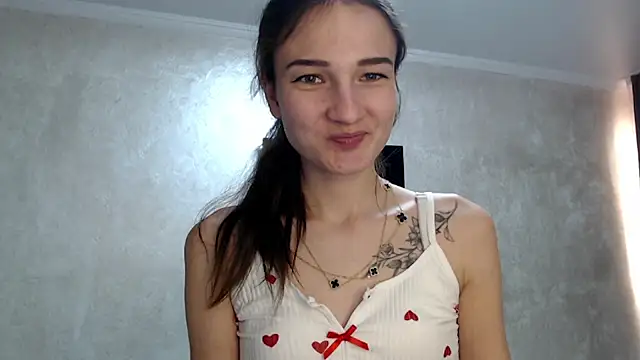 Snapshot of RoyalDessertt chatting on December 4, 8:45 am RoyalDessertt online show from December 4, 8:45 am