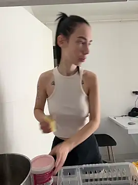 Celine Roxelle online show from April 15, 12:23 pm