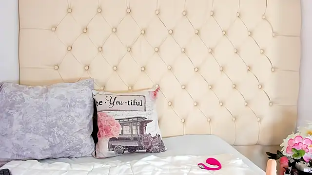 cattaleya get online show from April 7, 9:59 pm