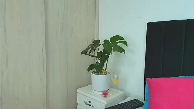 MarianaGiiiL online show from March 4, 12:18 am