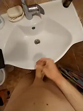 Snapshot of Good_boy000 chatting on February 14, 9:53 pm Good boy000 online show from February 14, 9:53 pm