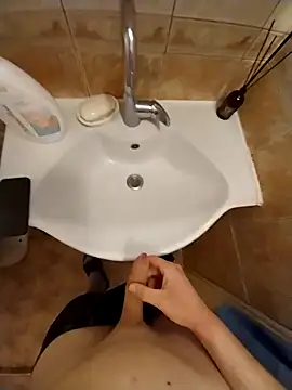 Snapshot of Good_boy000 chatting on February 24, 12:16 pm Good boy000 online show from February 24, 12:16 pm