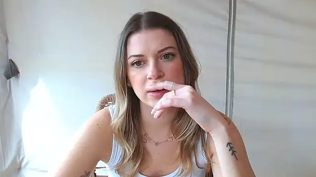 Snapshot of rileydepp chatting on March 13, 8:43 pm rileydepp online show from March 13, 8:43 pm