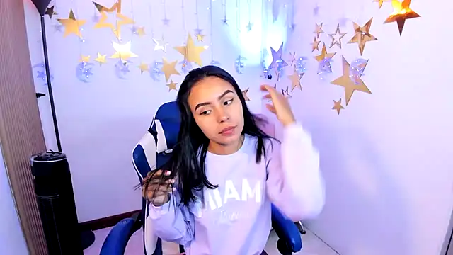 Snapshot of julieta_fn chatting on October 23, 2:05 pm julieta fn online show from October 23, 2:05 pm