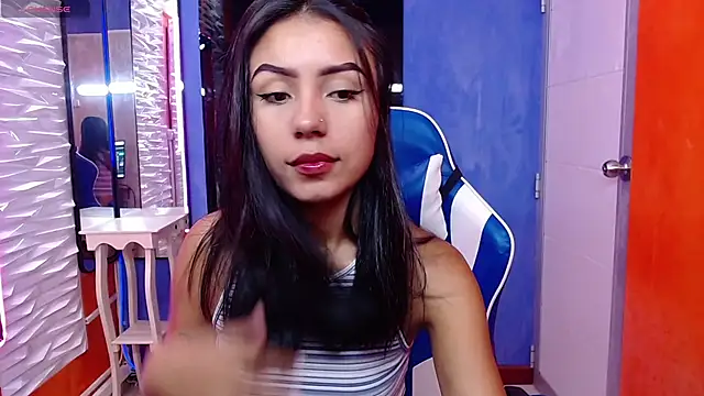 Snapshot of julieta_fn chatting on November 18, 2:43 pm julieta fn online show from November 18, 2:43 pm