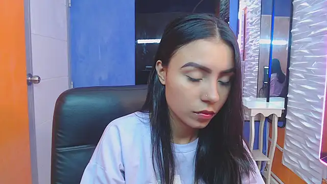 Snapshot of julieta_fn chatting on November 25, 2:28 pm julieta fn online show from November 25, 2:28 pm