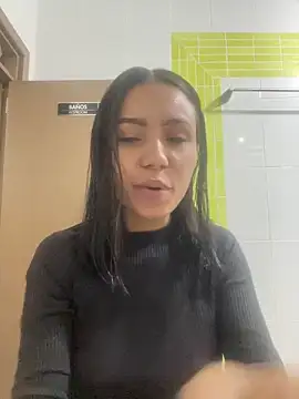 Snapshot of julieta_fn chatting on April 18, 1:26 pm julieta fn online show from April 18, 1:26 pm