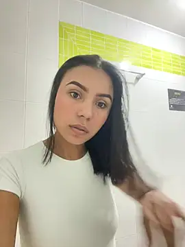 Snapshot of julieta_fn chatting on April 22, 2:29 pm julieta fn online show from April 22, 2:29 pm