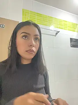 Snapshot of julieta_fn chatting on April 23, 2:41 pm julieta fn online show from April 23, 2:41 pm